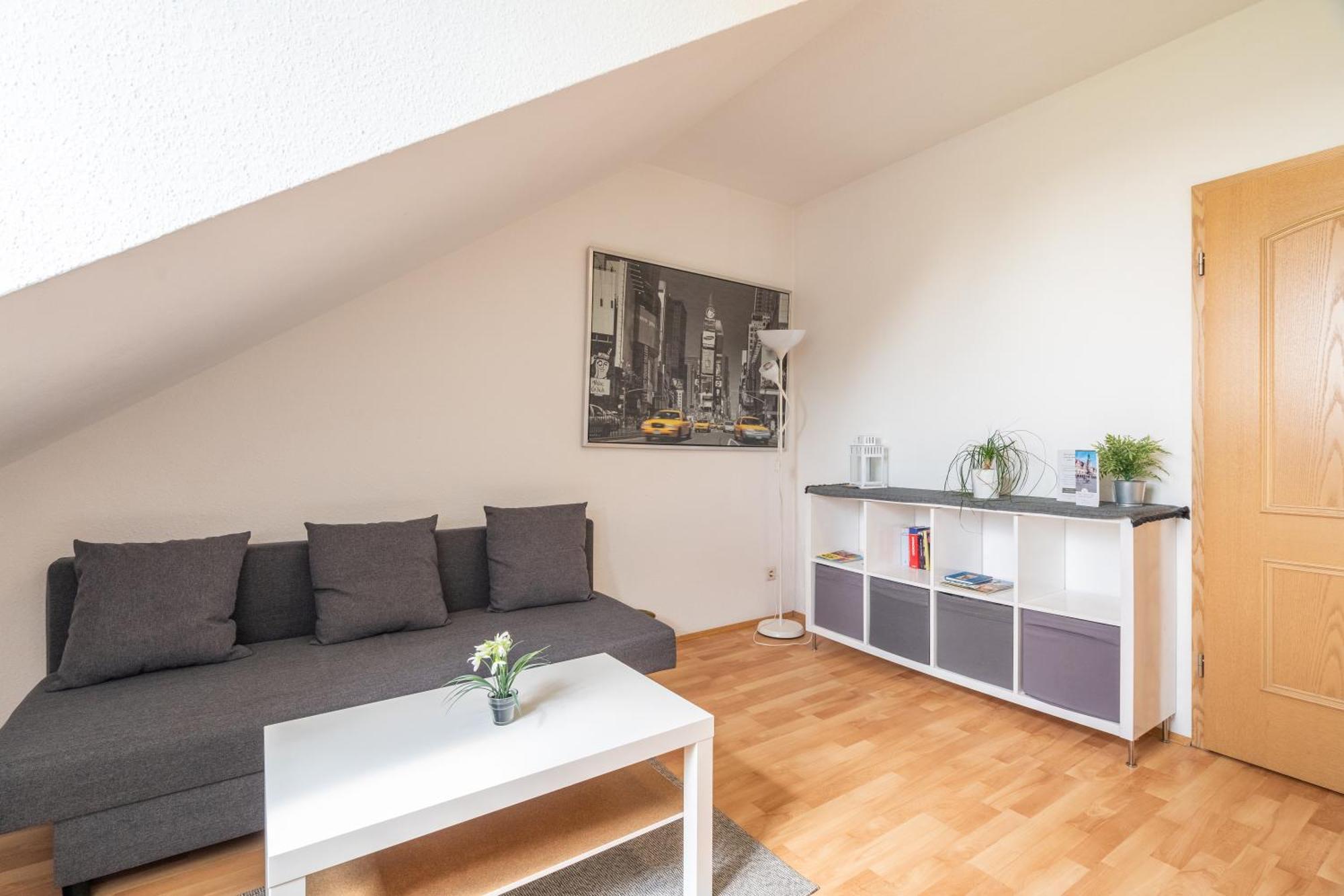 Gemuetliche Dachgeschosswohnung -Waldstrassenviertel ไลป์ซิก ภายนอก รูปภาพ